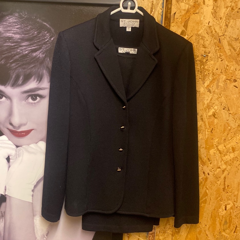 Three piece, elegant knitted St. John suit